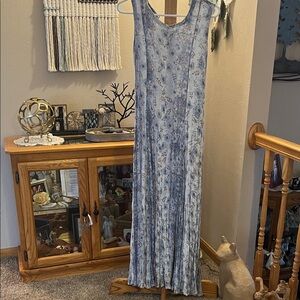 Elegant Blue Floral Maxi Dress